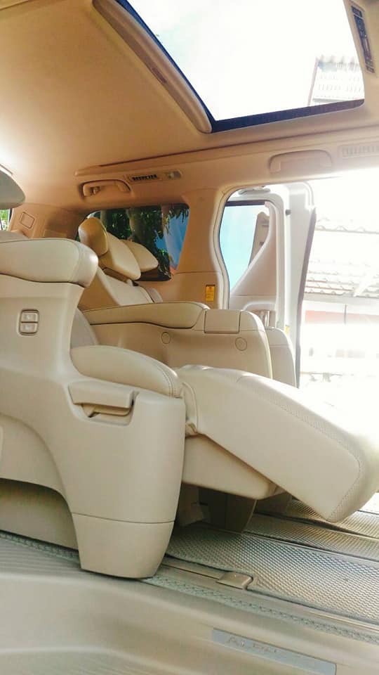 Toyota Alphard ปี 2011 สีเงิน