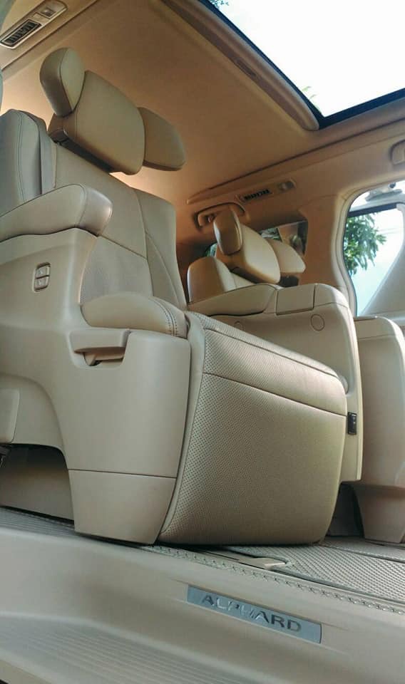 Toyota Alphard ปี 2011 สีเงิน