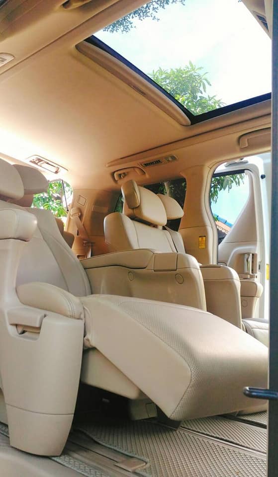 Toyota Alphard ปี 2011 สีเงิน