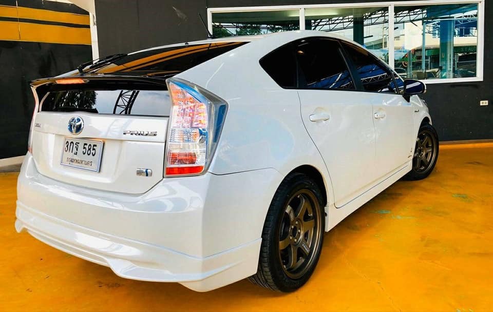 Toyota Prius ปี 2011 สีขาว (รูปที่ 3)