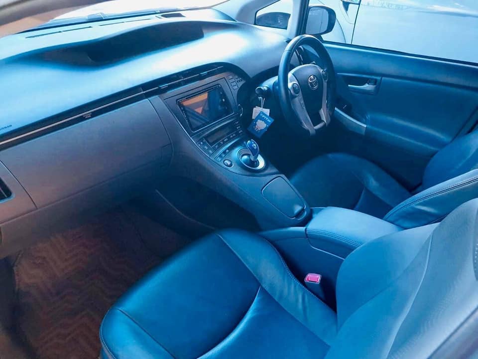 Toyota Prius ปี 2011 สีขาว (รูปที่ 6)