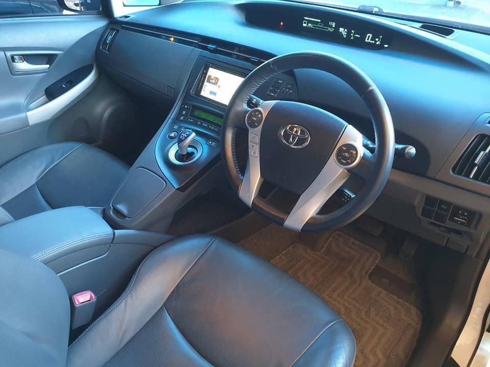 Toyota Prius ปี 2011 สีขาว (รูปที่ 5)