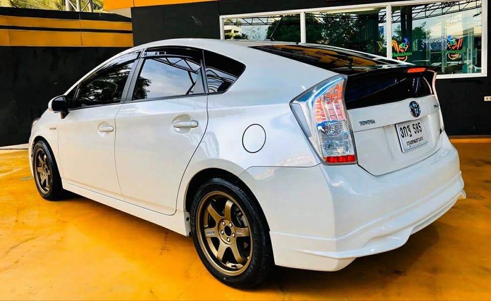 Toyota Prius ปี 2011 สีขาว (รูปที่ 4)