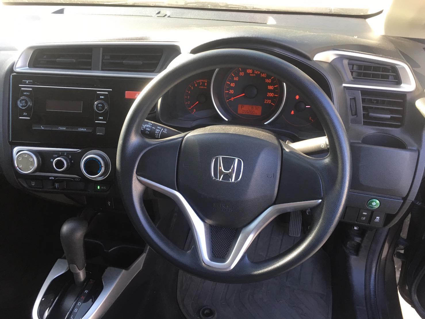 Honda Jazz GK ปี 2015 สีเทา (รูปที่ 8)