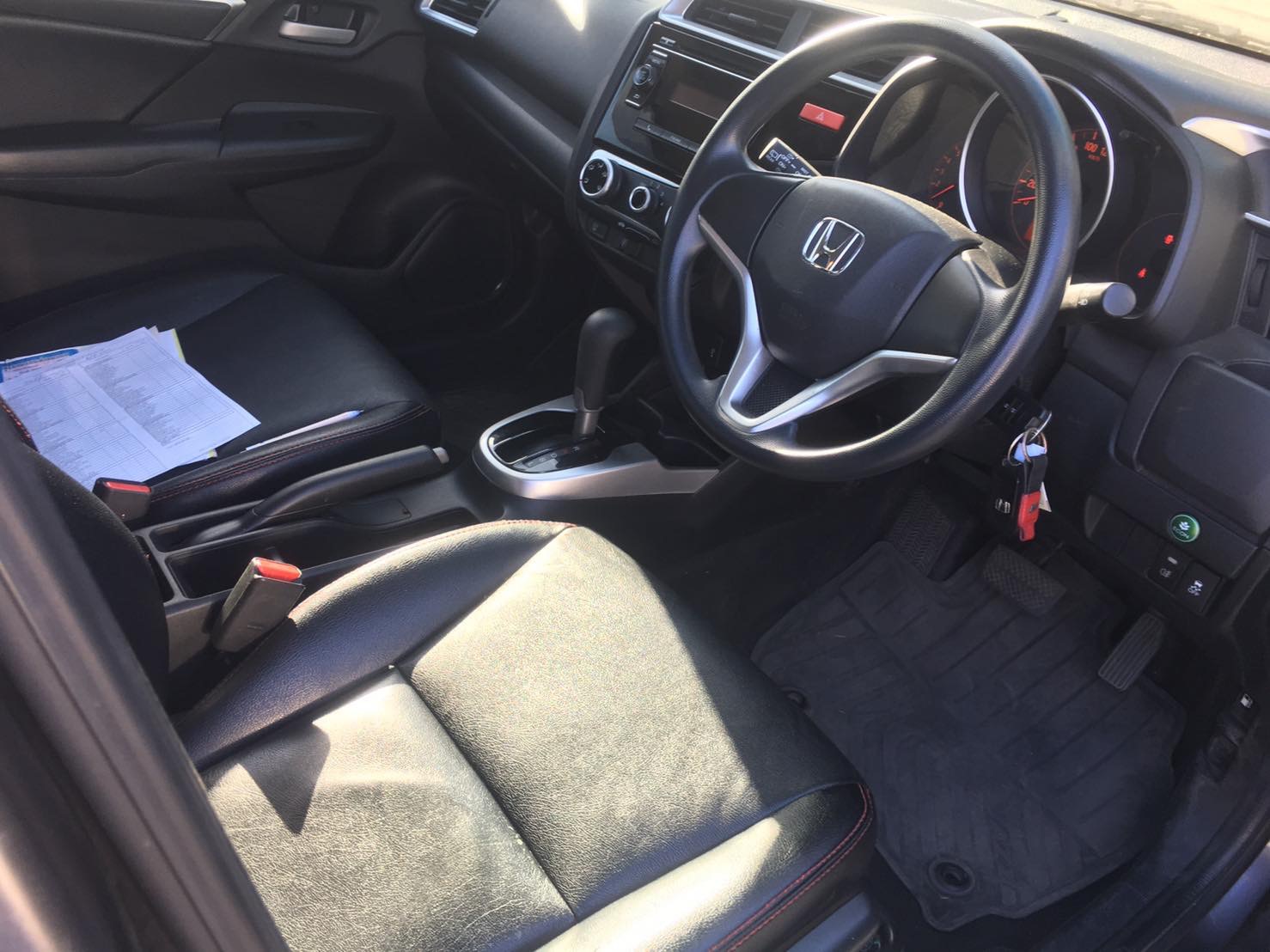 Honda Jazz GK ปี 2015 สีเทา (รูปที่ 9)