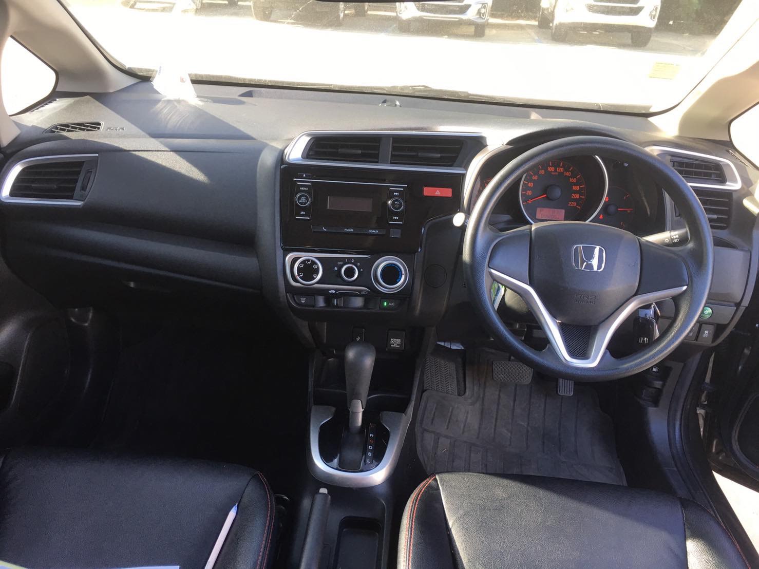 Honda Jazz GK ปี 2015 สีเทา (รูปที่ 14)