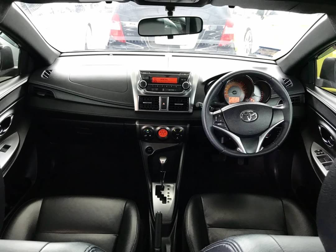Toyota Yaris Yaris ปี 2015 สีดำ (รูปที่ 16)