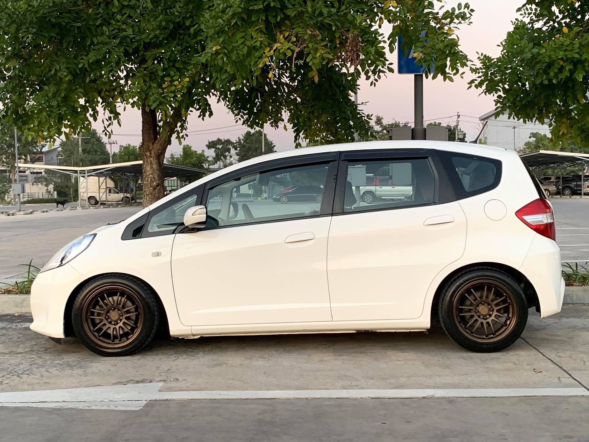 Honda Jazz GE ปี 2013 สีขาว (รูปที่ 4)