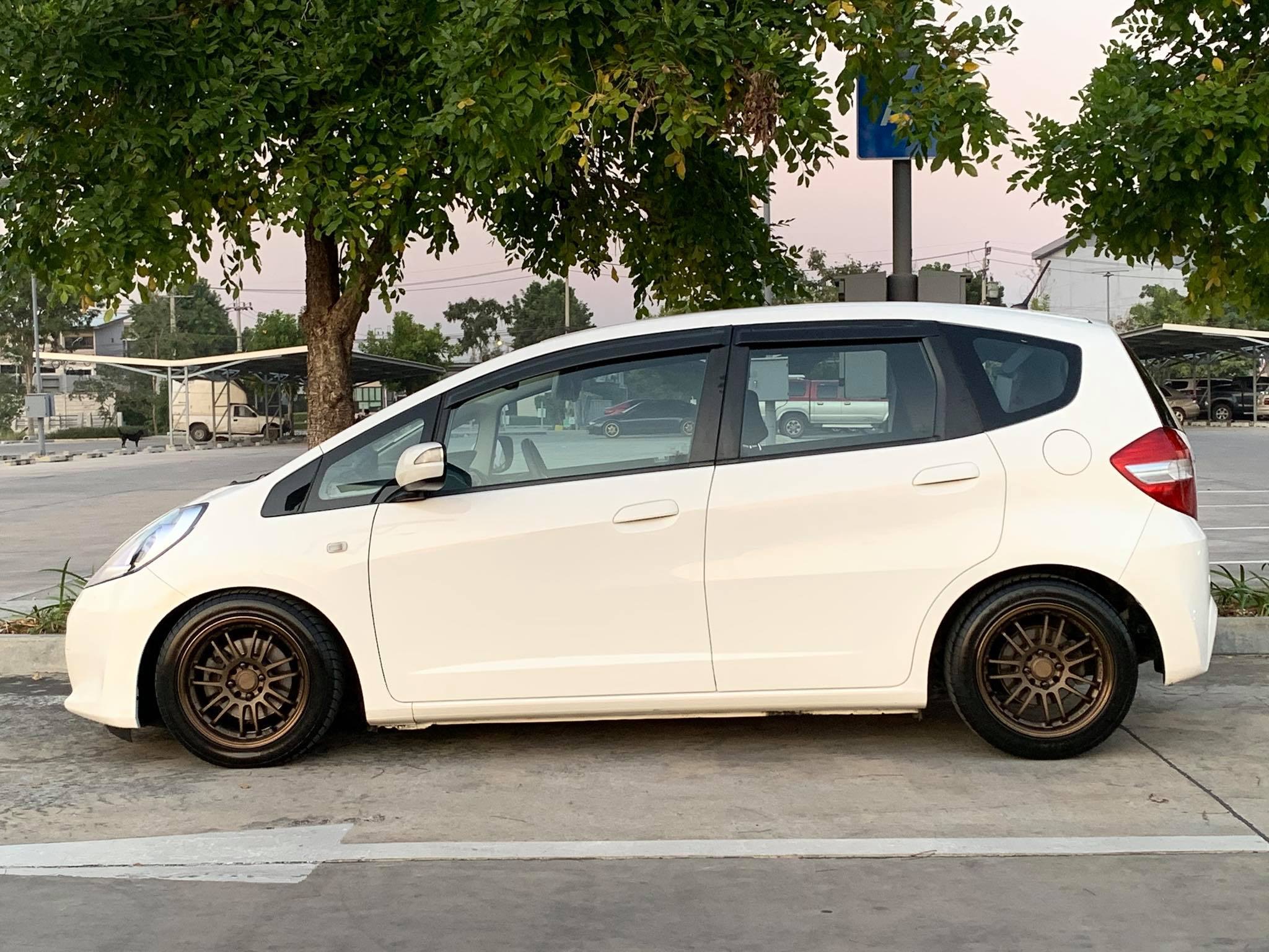 Honda Jazz GE ปี 2013 สีขาว