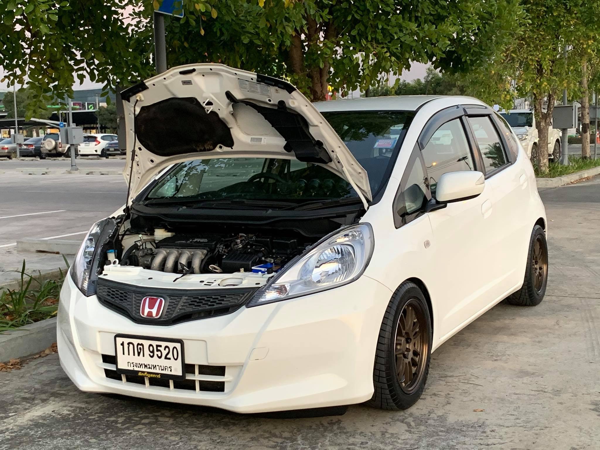 Honda Jazz GE ปี 2013 สีขาว