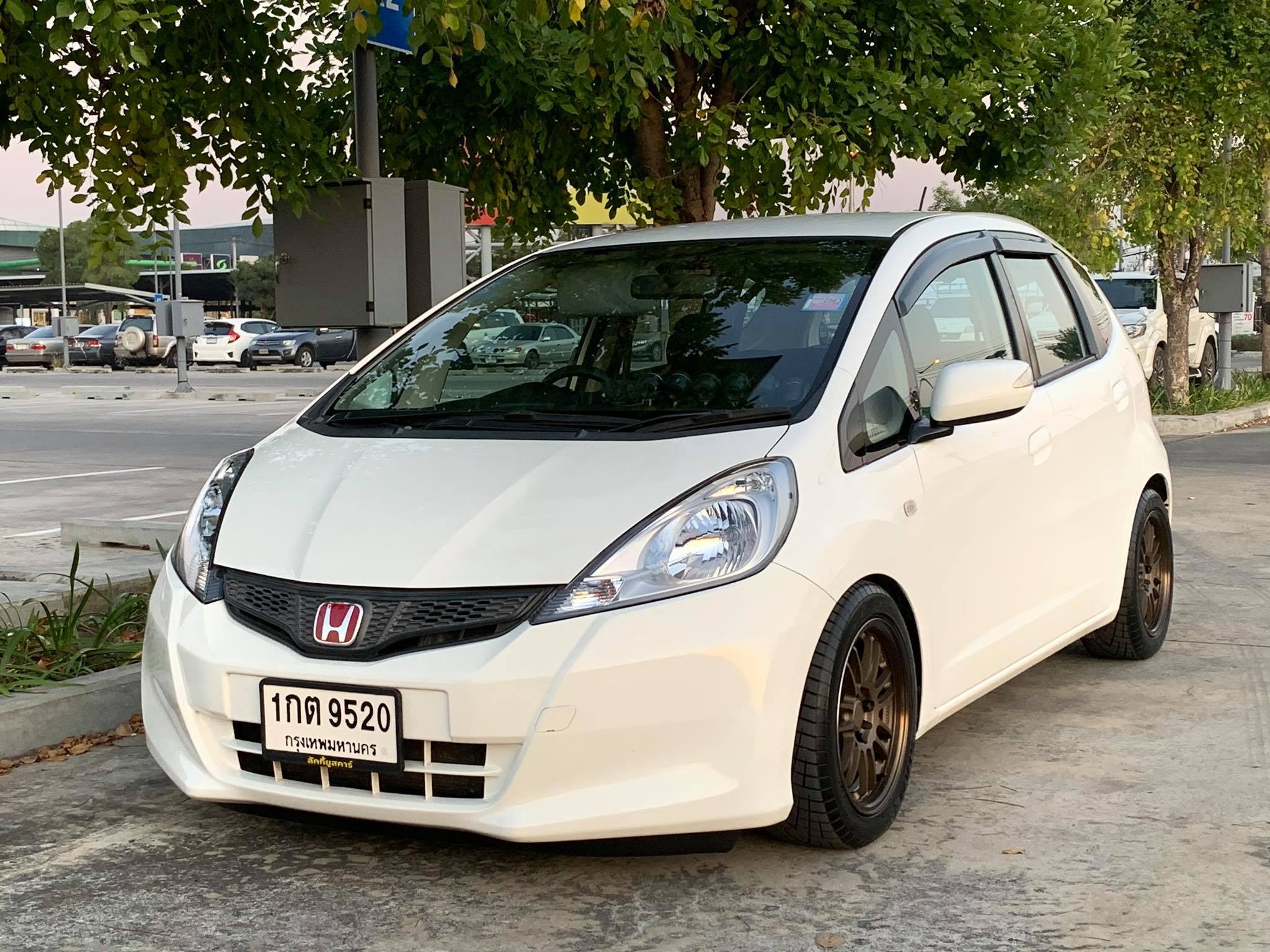 Honda Jazz GE ปี 2013 สีขาว