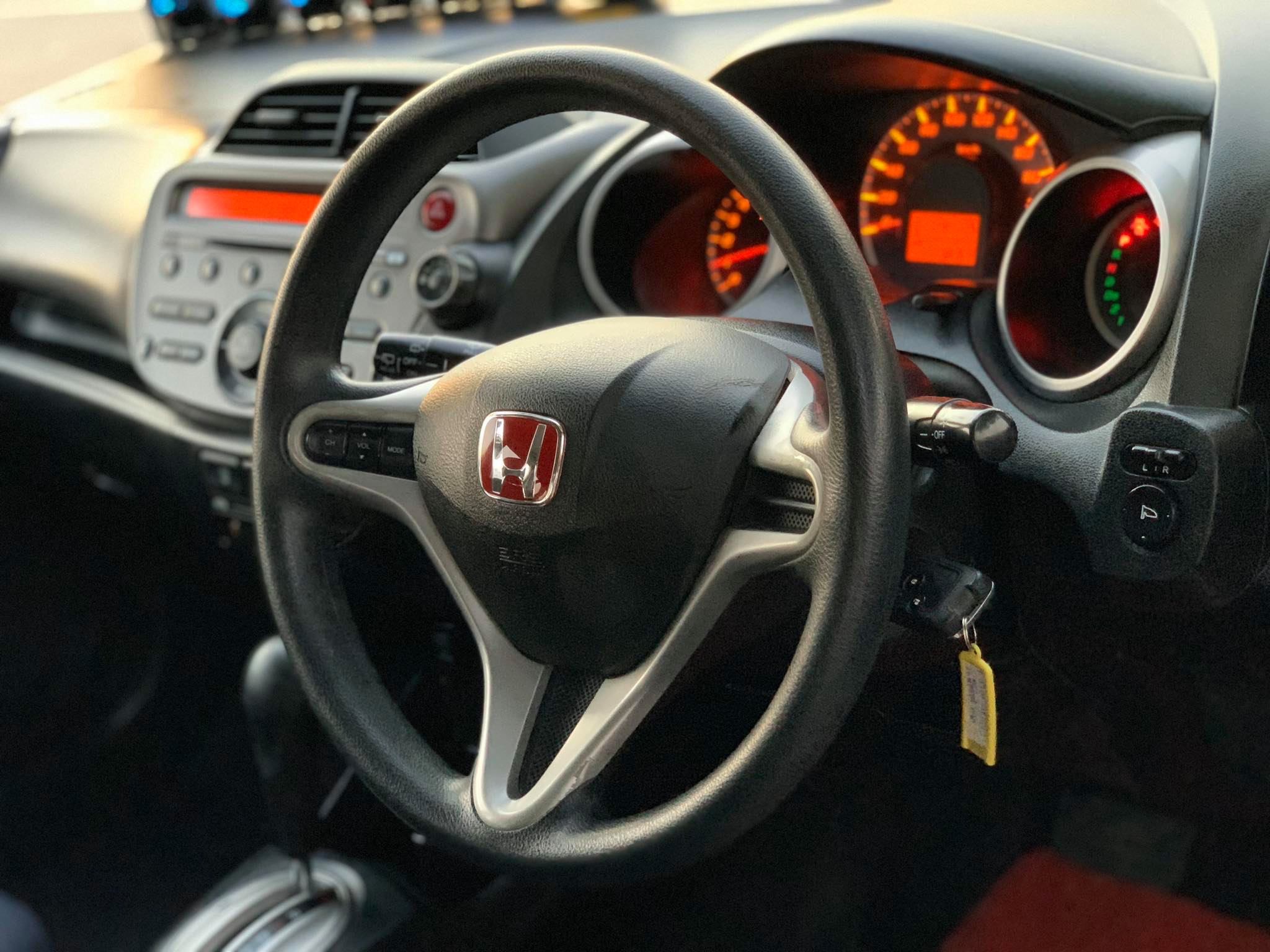 Honda Jazz GE ปี 2013 สีขาว (รูปที่ 6)