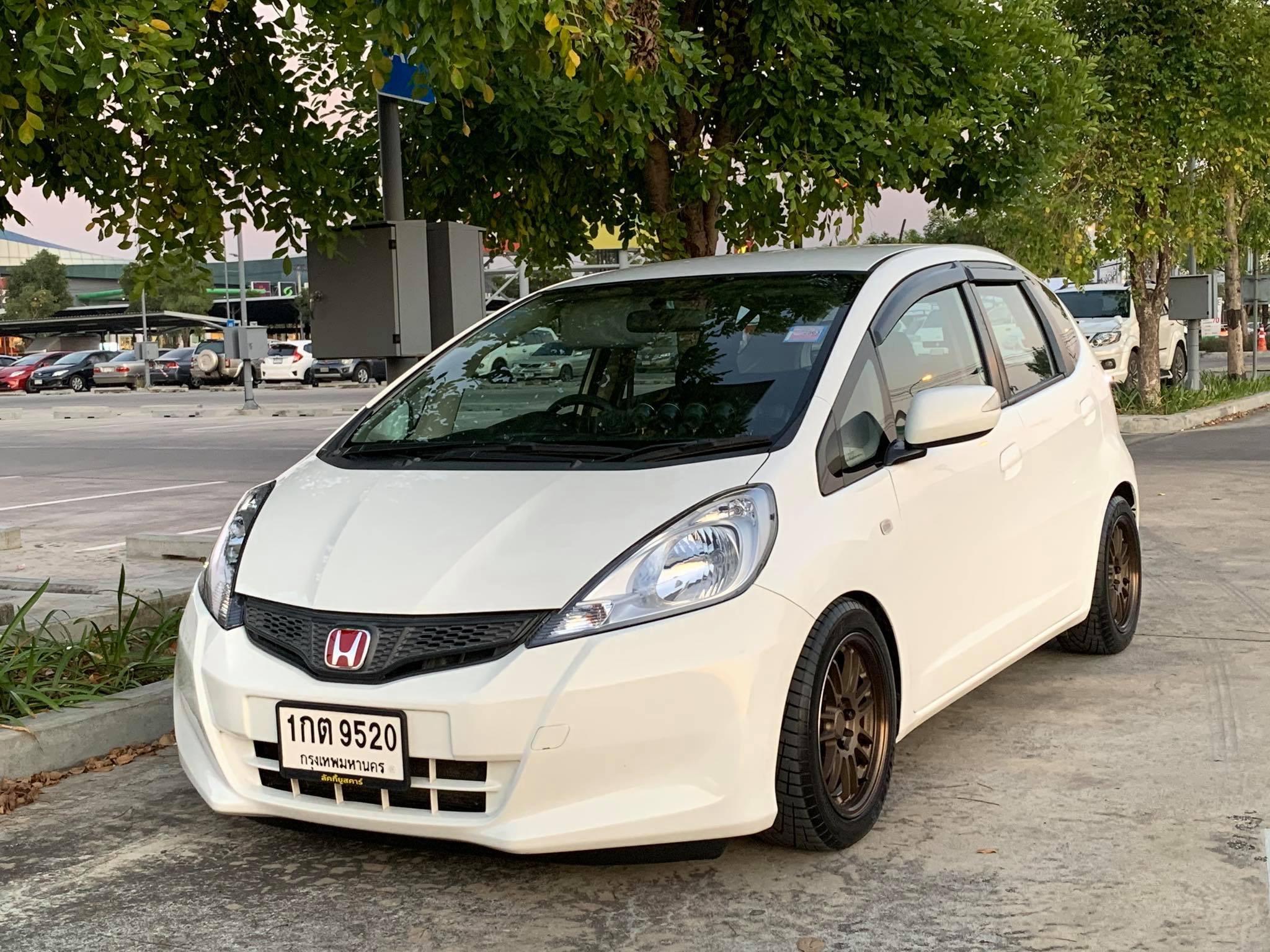 Honda Jazz GE ปี 2013 สีขาว