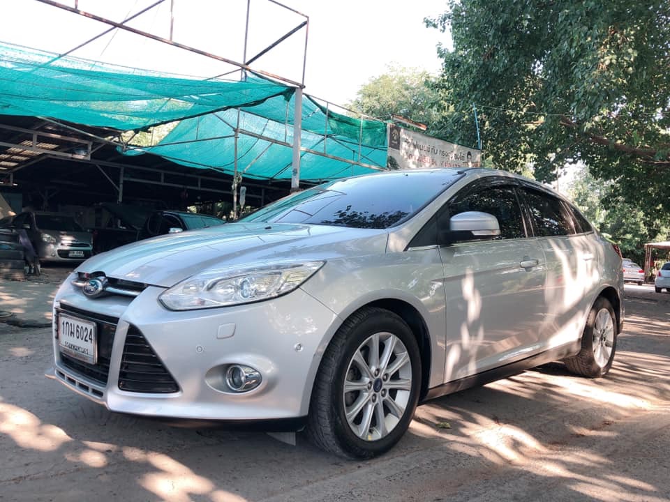 Ford Focus ปี 2012 สีเงิน (รูปที่ 2)