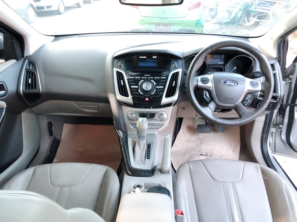 Ford Focus ปี 2012 สีเงิน (รูปที่ 6)