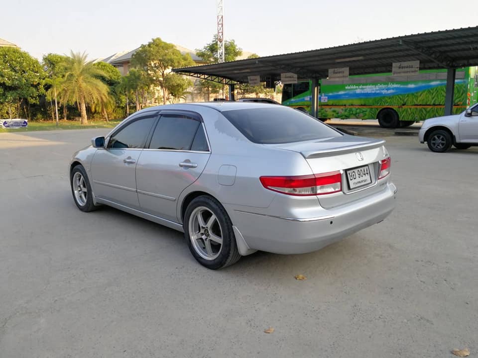 Honda Accord Gen 7 (ปลาวาฬ) ปี 2004 สีเงิน