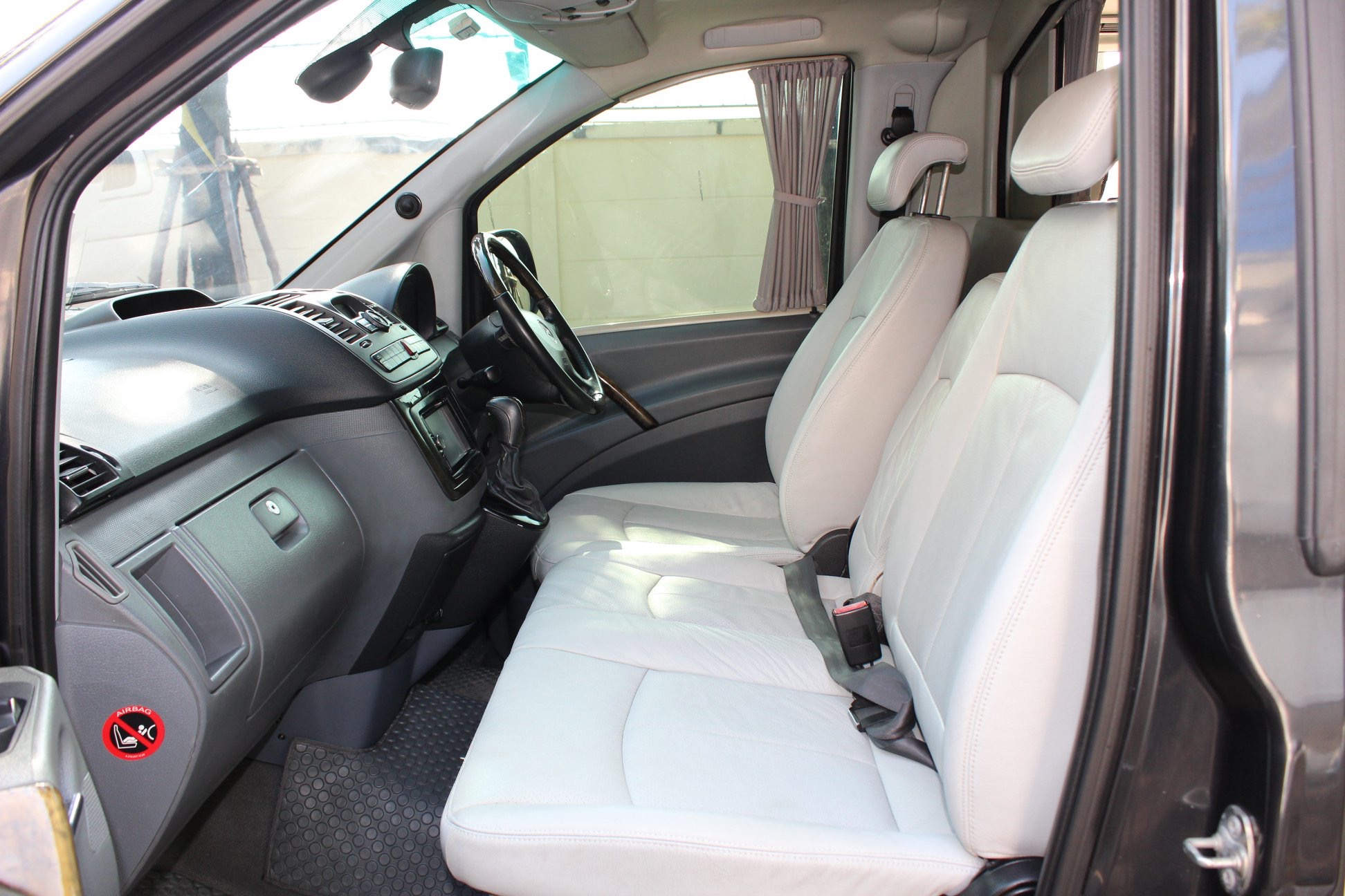 Mercedes-Benz V-Class W639 ปี 2008 สีดำ (รูปที่ 2)