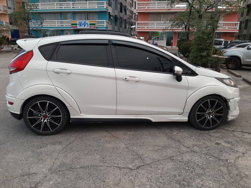 Ford Fiesta ปี 2012 สีขาว (รูปที่ 5)