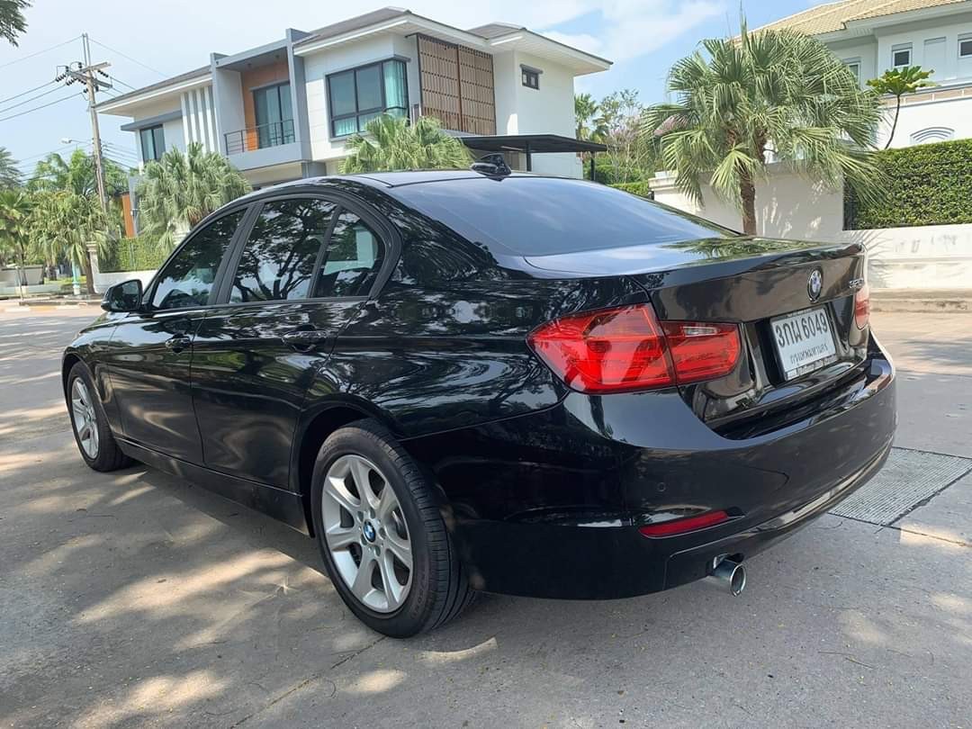 BMW 3 Series Gen6 F30 320i ปี 2014 สีดำ (รูปที่ 14)