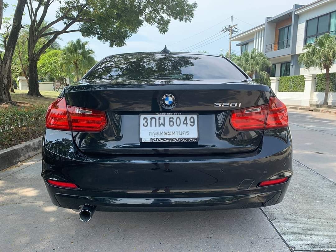 BMW 3 Series Gen6 F30 320i ปี 2014 สีดำ (รูปที่ 15)