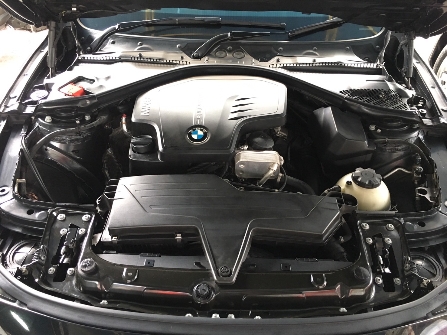 BMW 3 Series Gen6 F30 320i ปี 2014 สีดำ (รูปที่ 21)