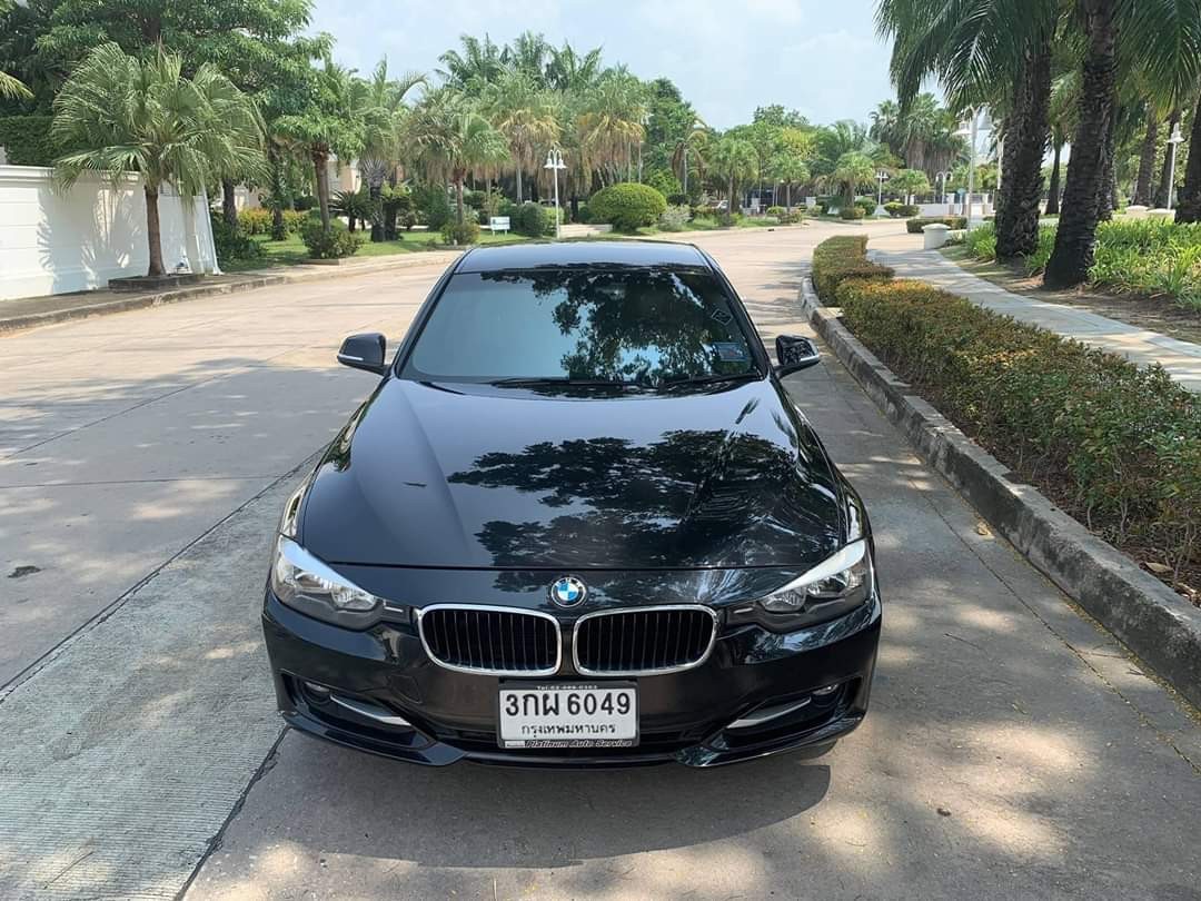 BMW 3 Series Gen6 F30 320i ปี 2014 สีดำ (รูปที่ 19)