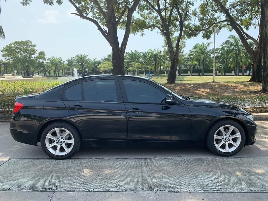 BMW 3 Series Gen6 F30 320i ปี 2014 สีดำ (รูปที่ 17)