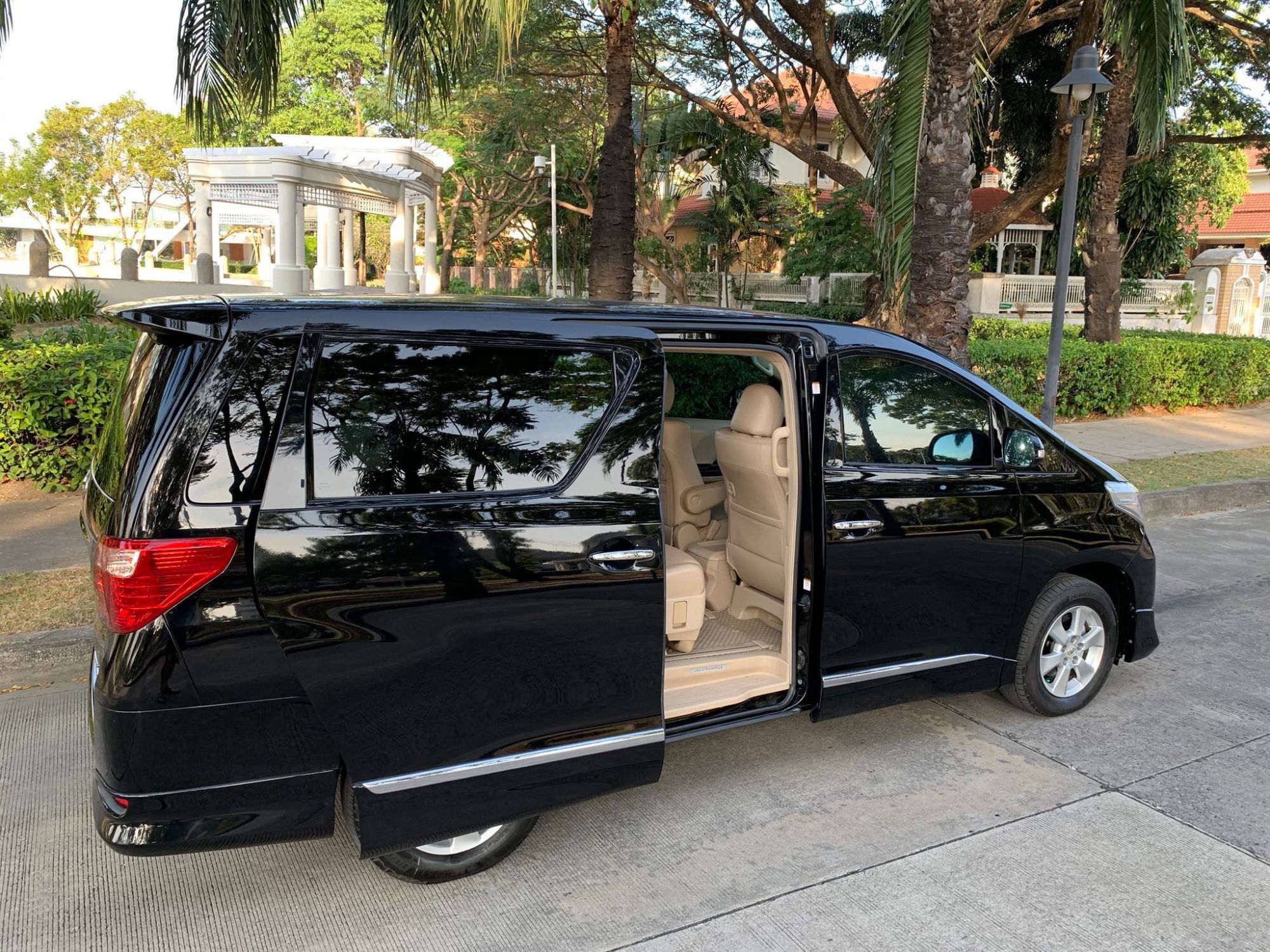 Toyota Alphard ปี 2009 สีดำ