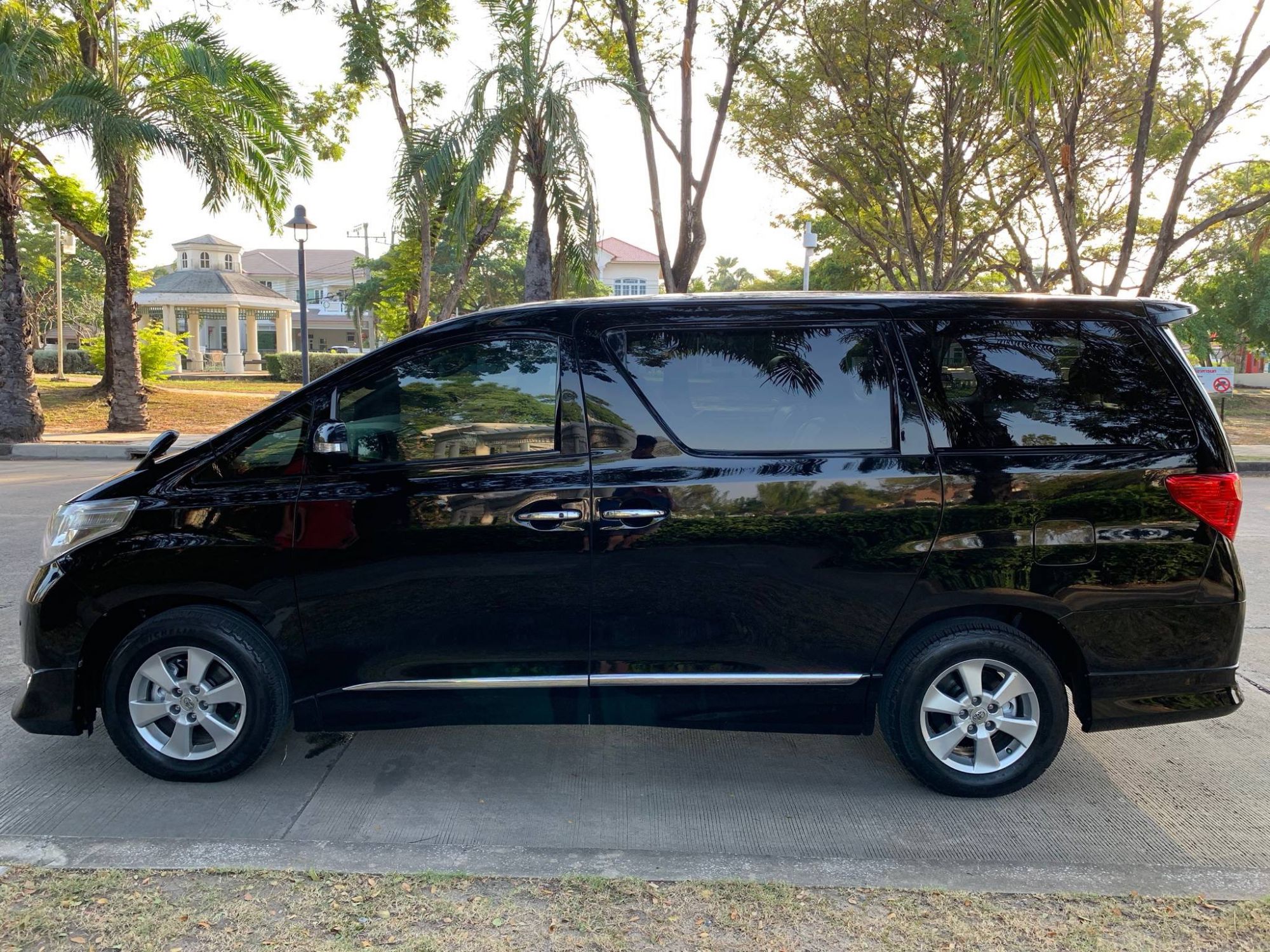 Toyota Alphard ปี 2009 สีดำ (รูปที่ 16)