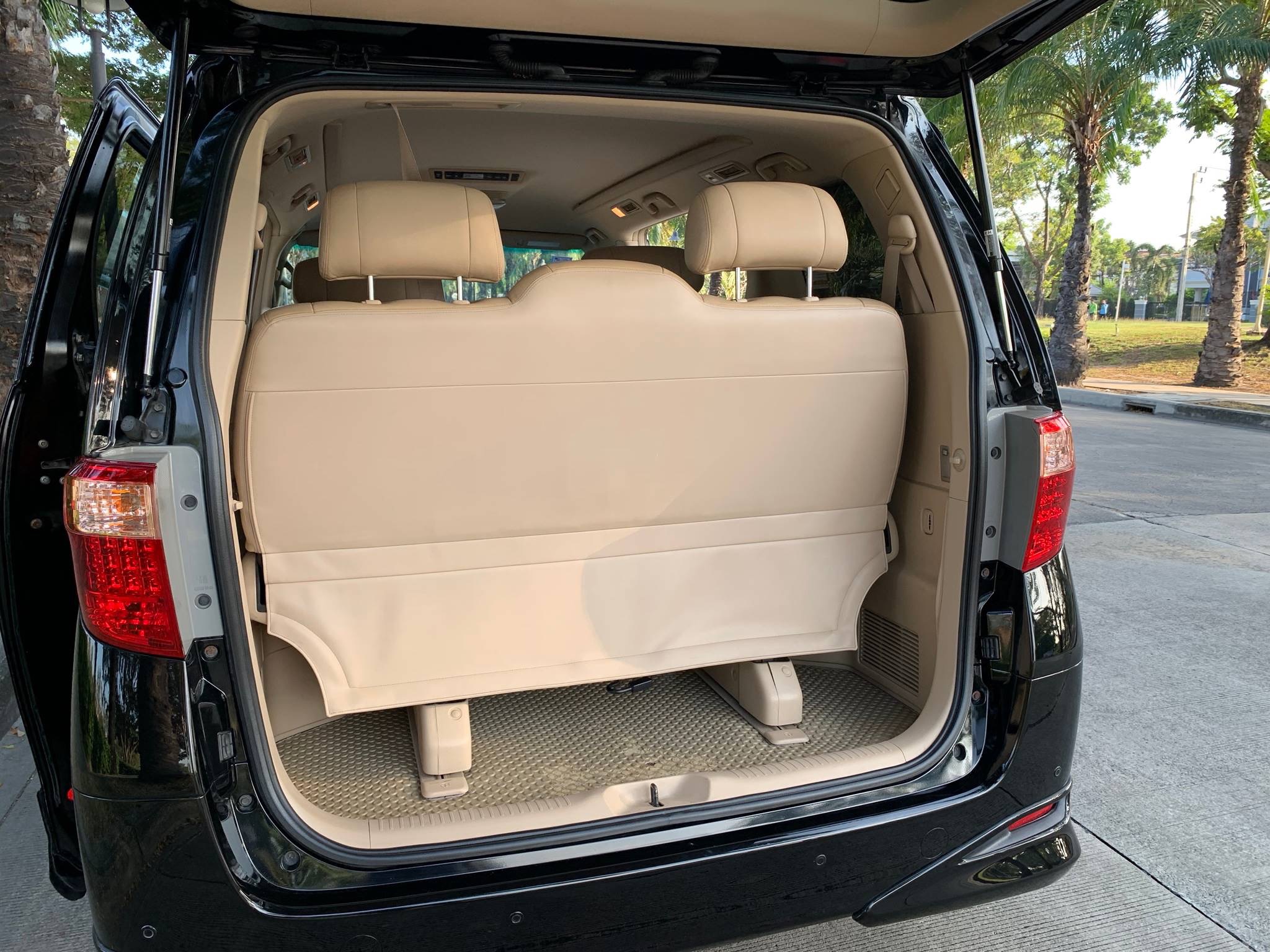 Toyota Alphard ปี 2009 สีดำ (รูปที่ 10)