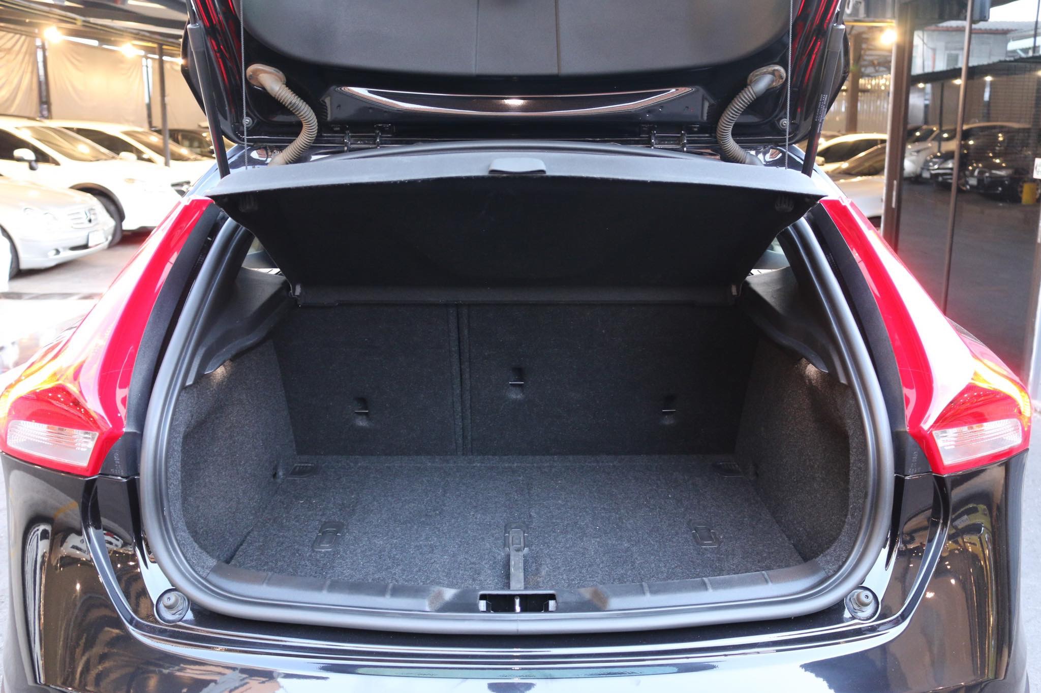 Volvo V40 ปี 2014 สีดำ (รูปที่ 19)