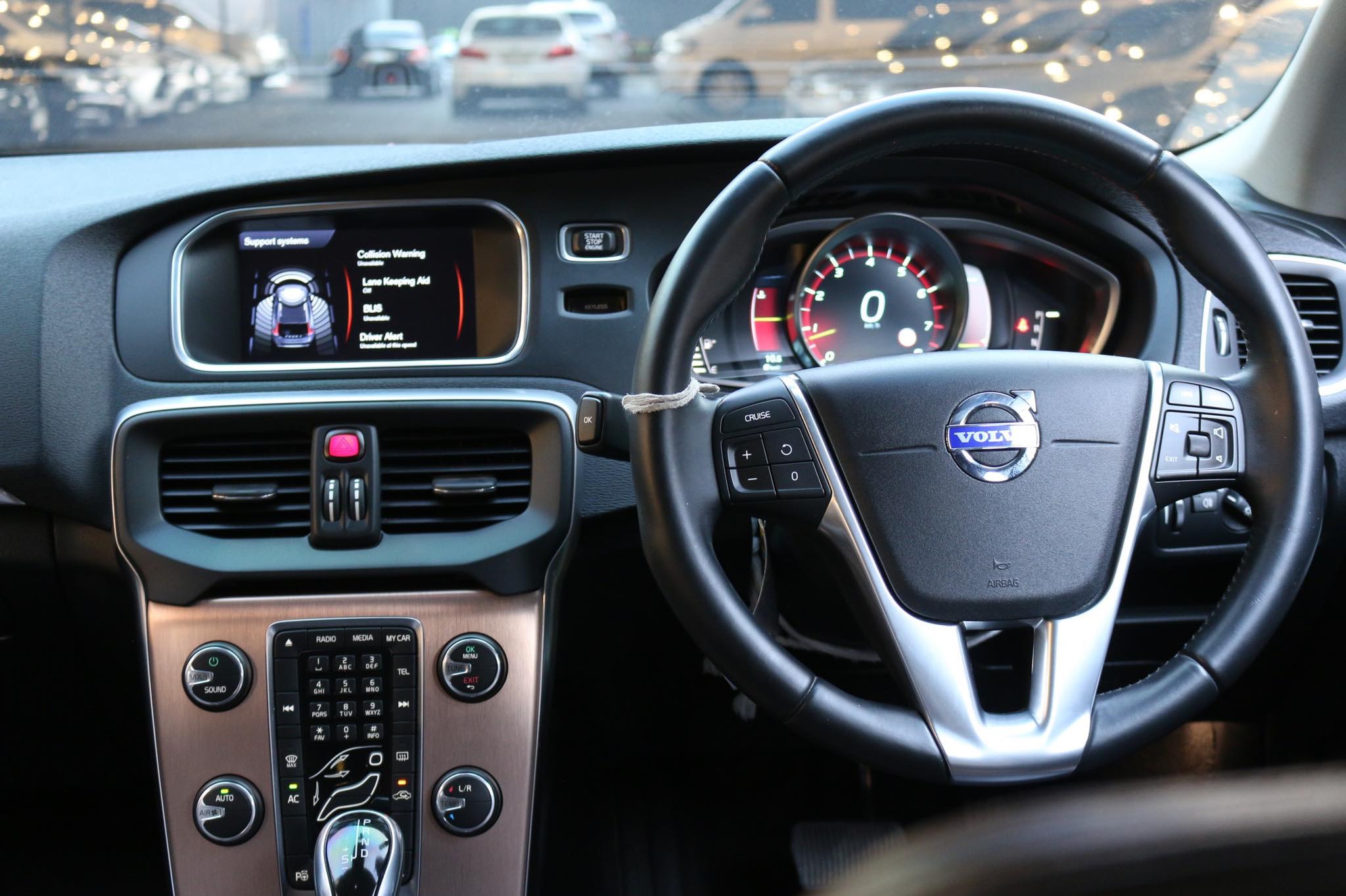 Volvo V40 ปี 2014 สีดำ (รูปที่ 10)