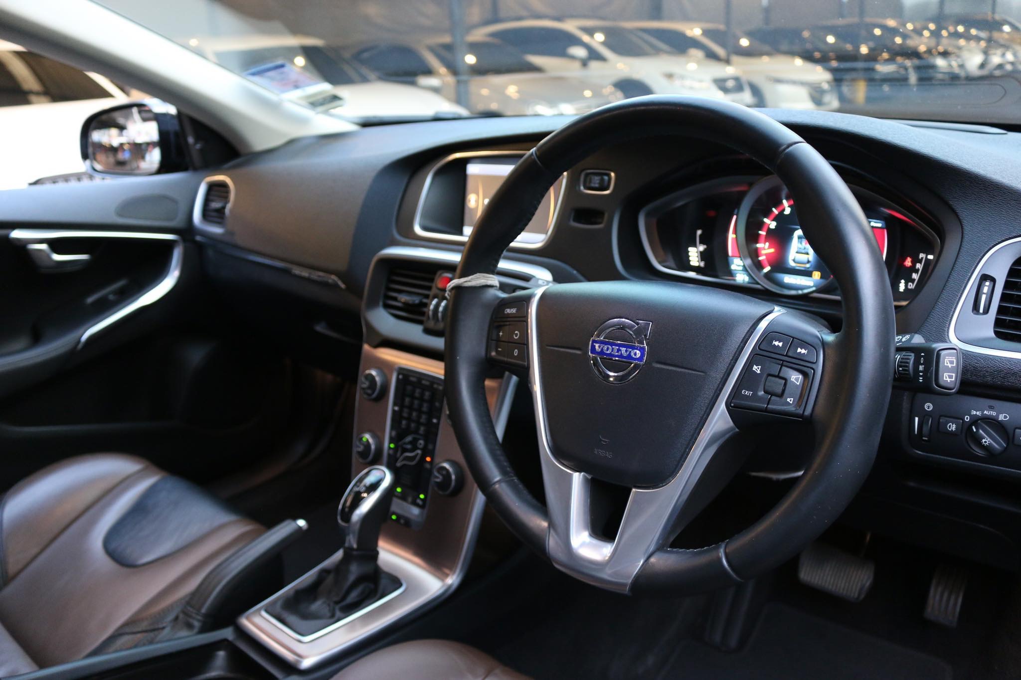 Volvo V40 ปี 2014 สีดำ (รูปที่ 9)