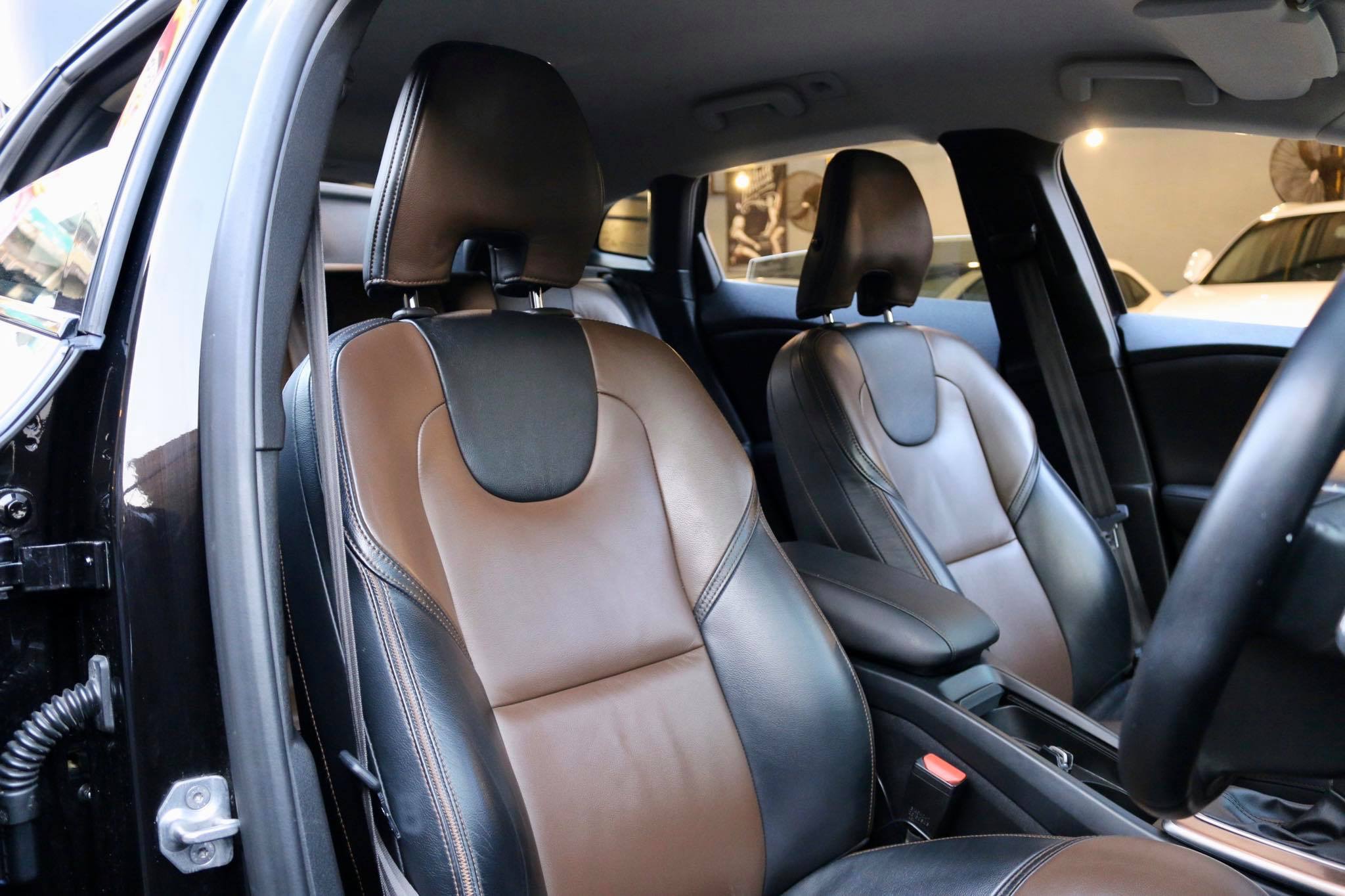 Volvo V40 ปี 2014 สีดำ (รูปที่ 12)