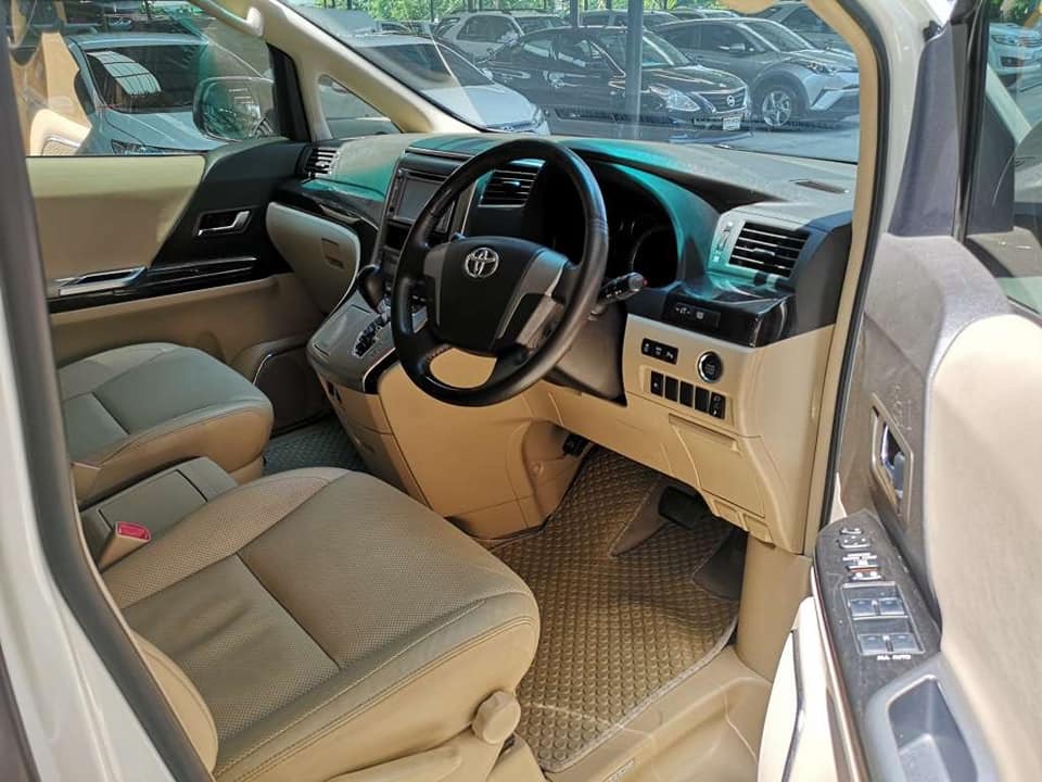 Toyota Alphard ปี 2014 สีขาว