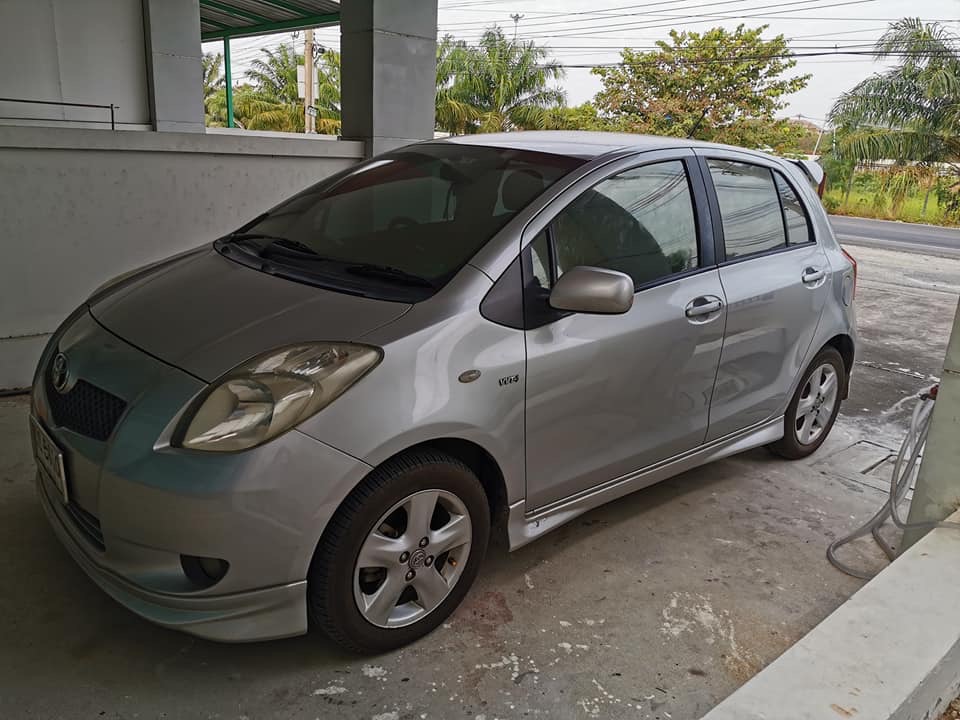Toyota Yaris ปี 2007 สีเงิน (รูปที่ 2)