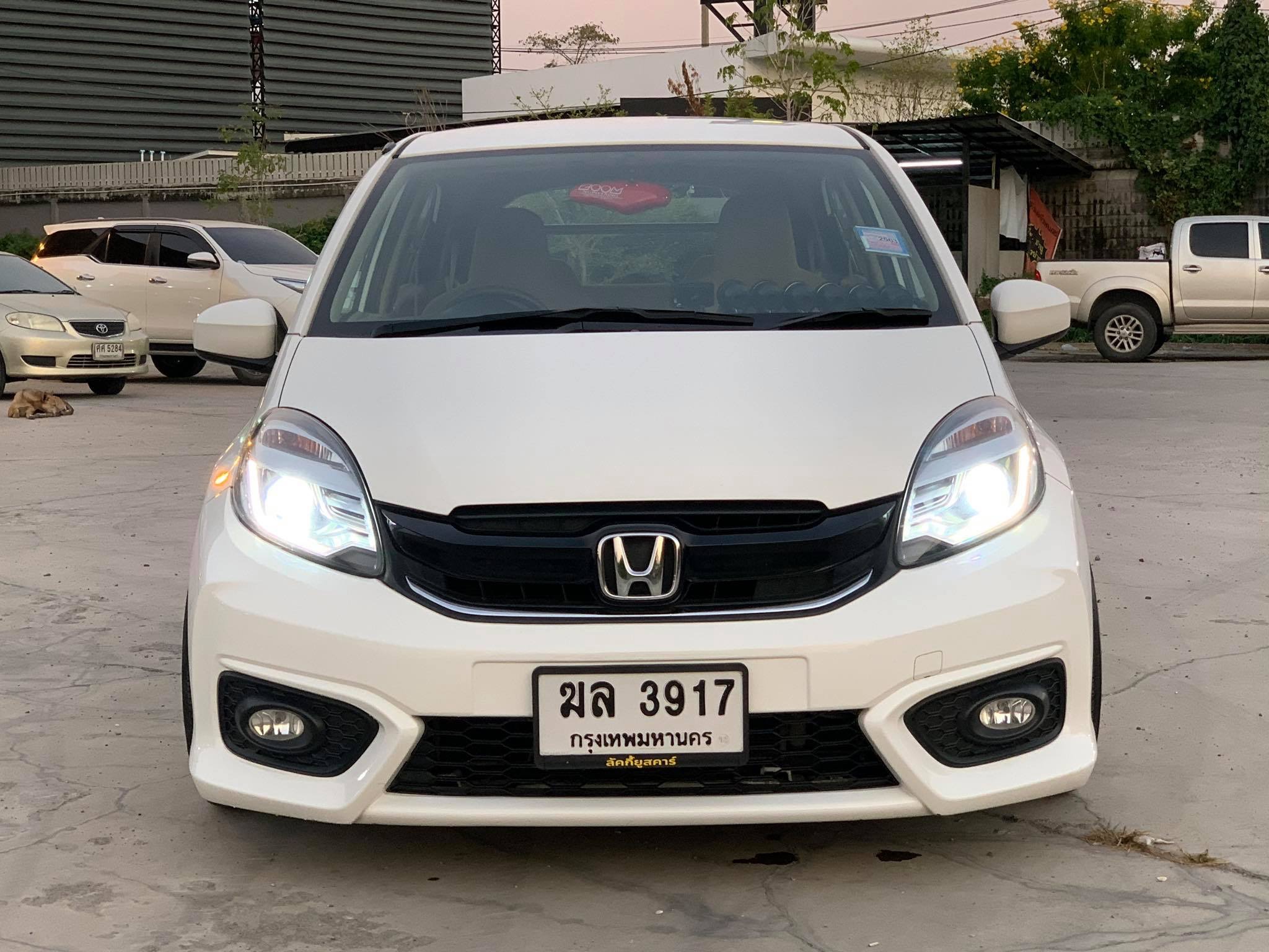 Honda Brio ปี 2012 สีขาว (รูปที่ 6)