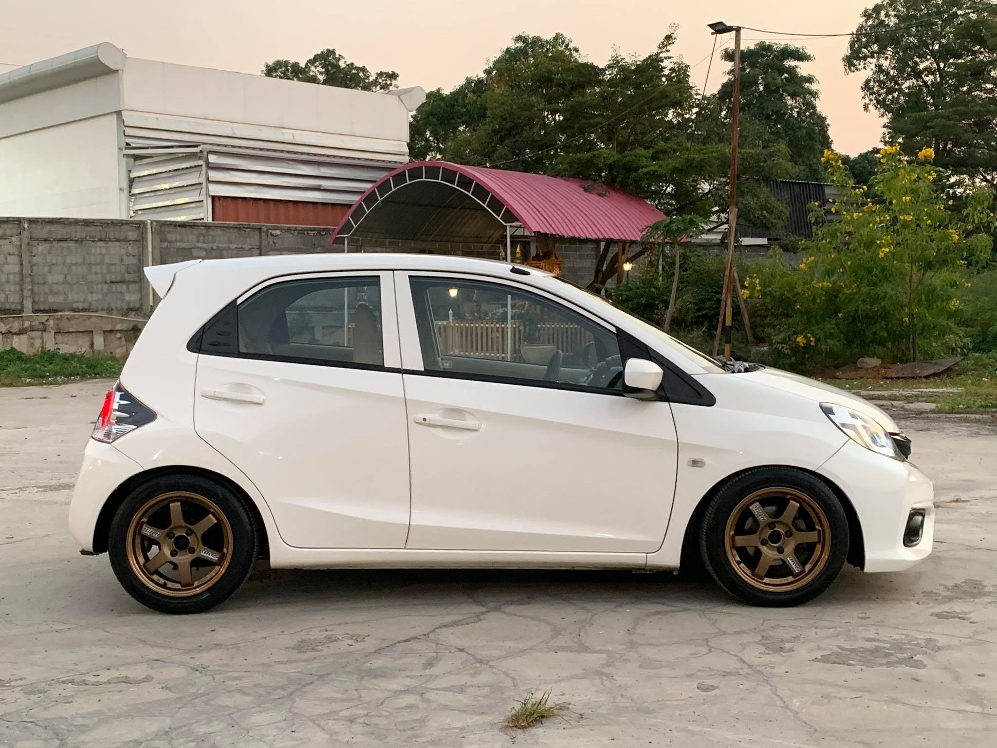 Honda Brio ปี 2012 สีขาว (รูปที่ 5)