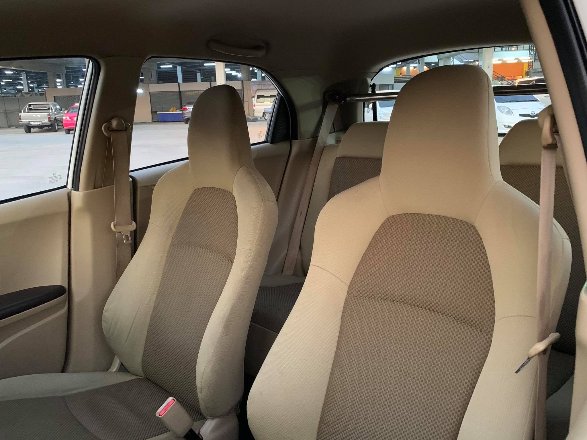 Honda Brio ปี 2012 สีขาว (รูปที่ 15)