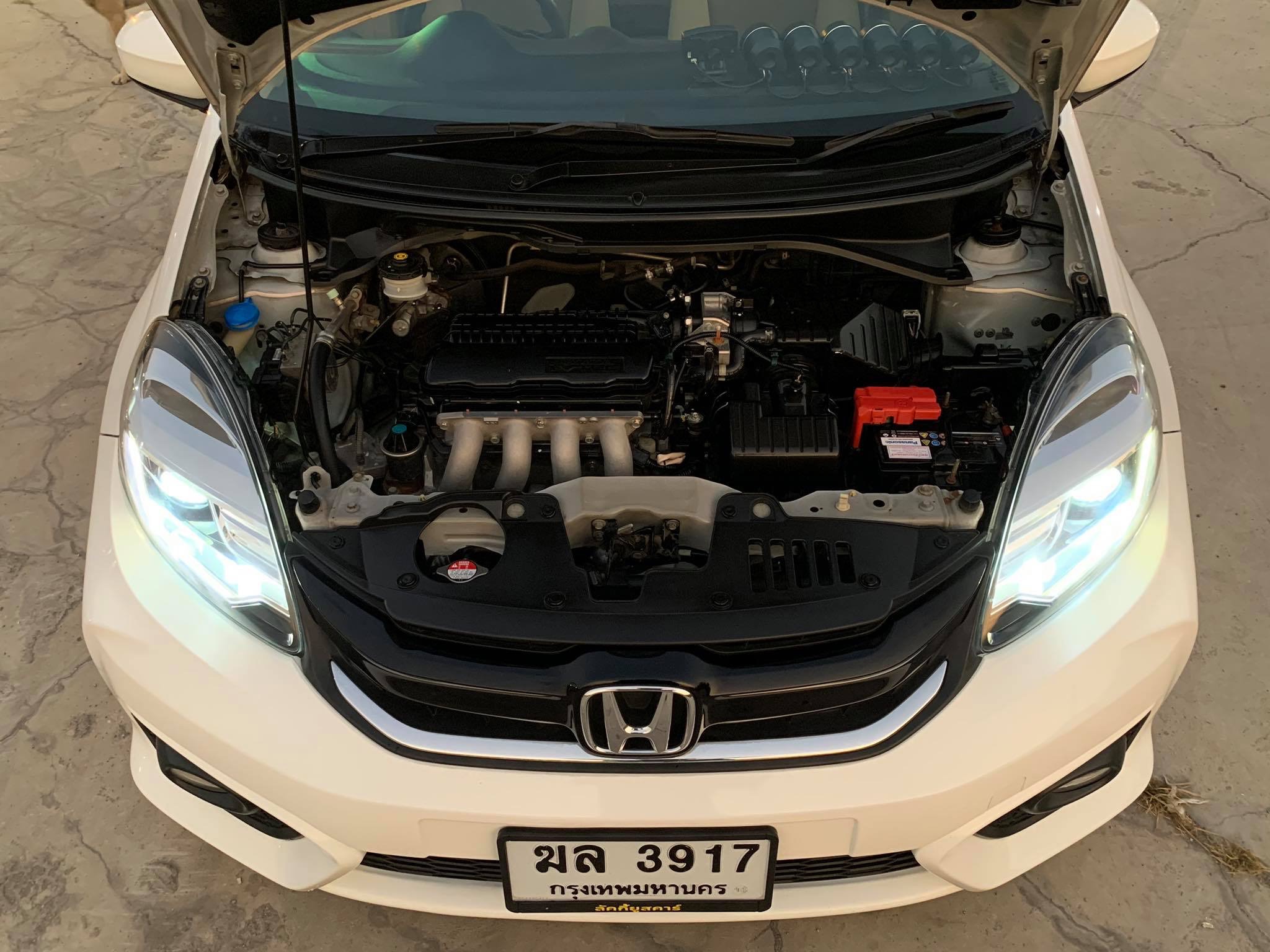 Honda Brio ปี 2012 สีขาว (รูปที่ 14)
