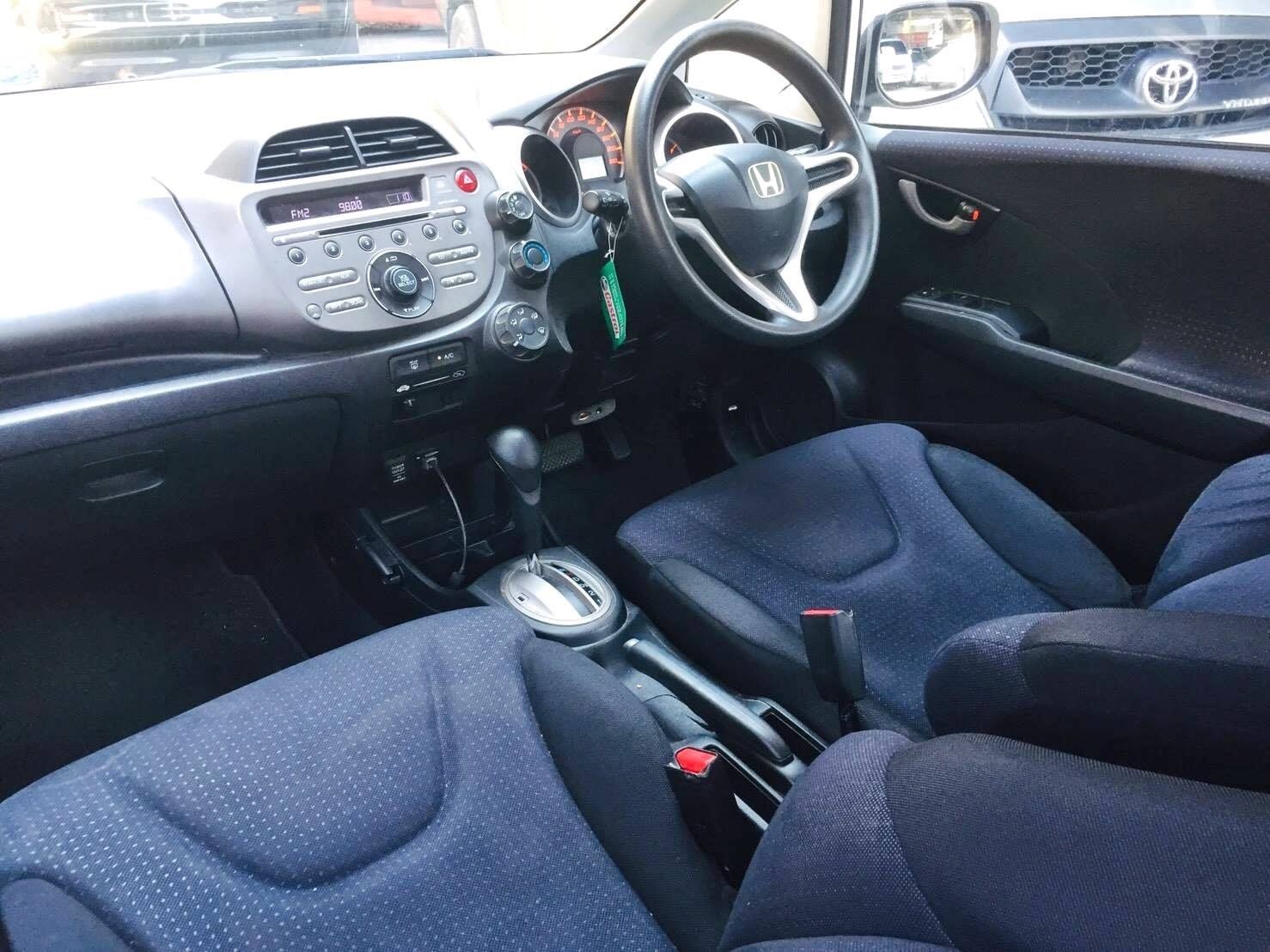 Honda Jazz GE ปี 2011 สีขาว (รูปที่ 4)