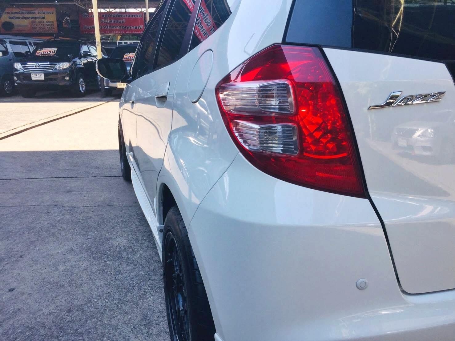 Honda Jazz GE ปี 2011 สีขาว (รูปที่ 8)