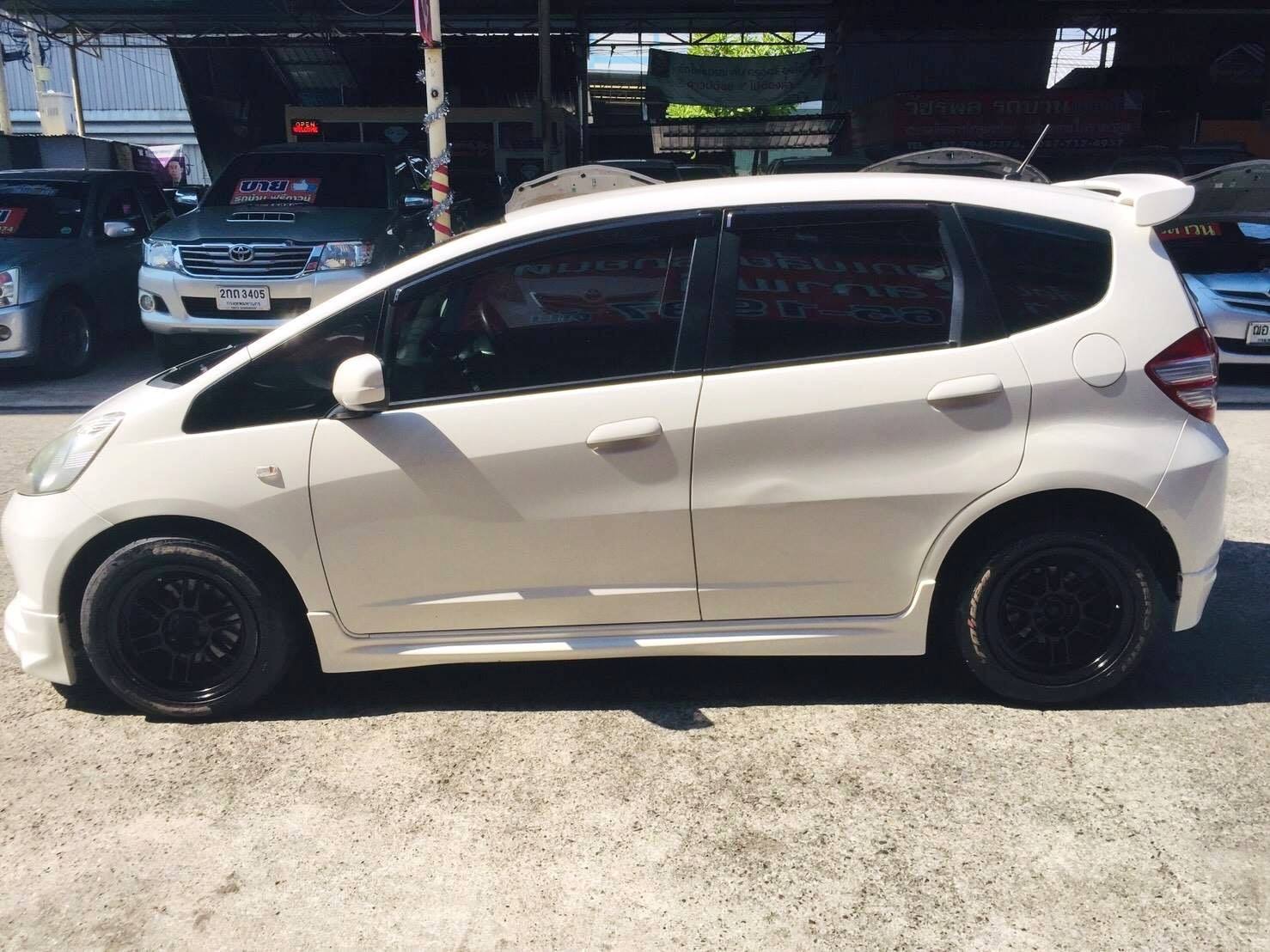 Honda Jazz GE ปี 2011 สีขาว (รูปที่ 10)