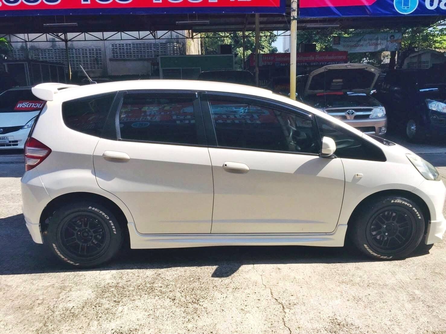 Honda Jazz GE ปี 2011 สีขาว (รูปที่ 9)