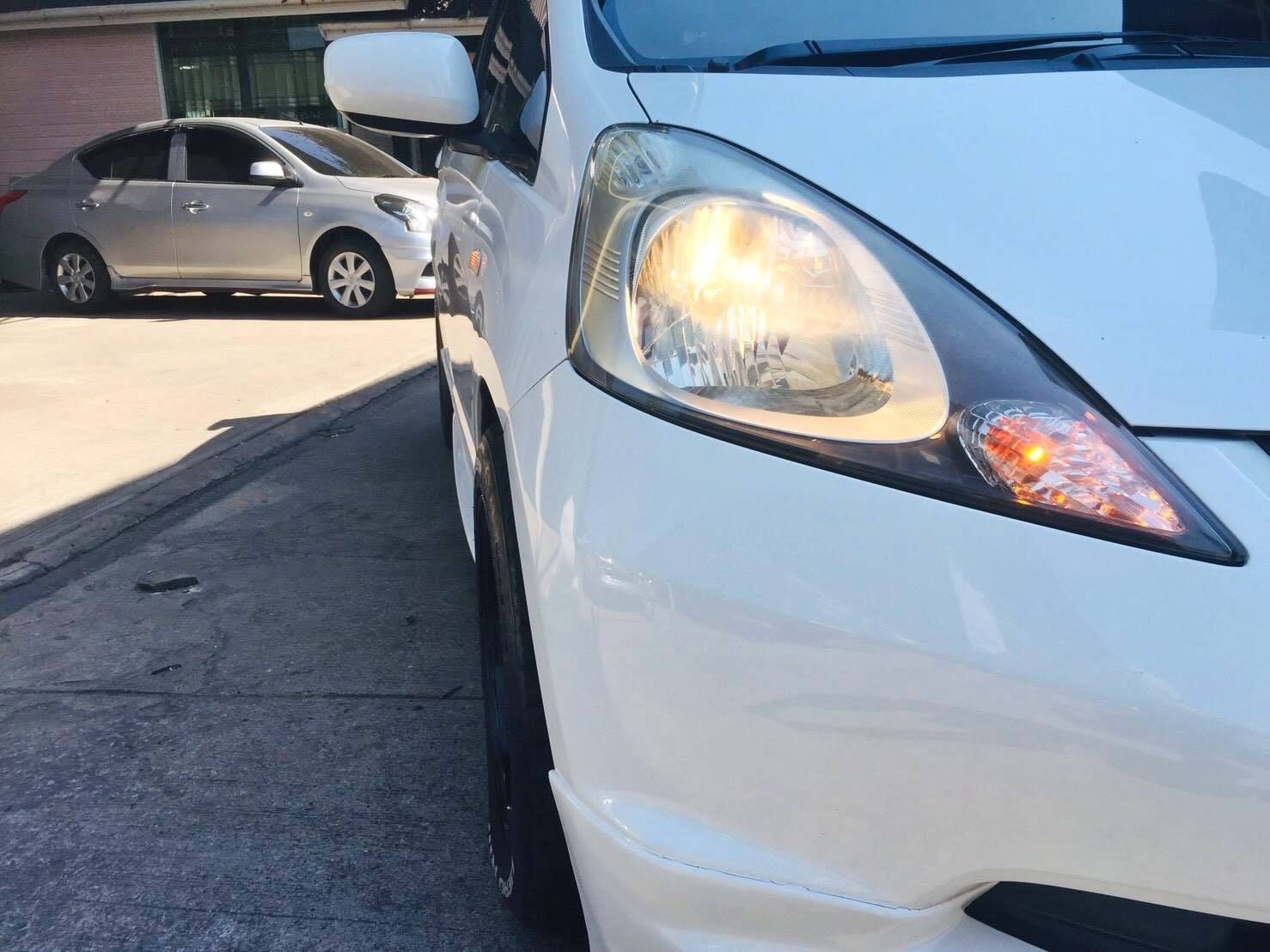 Honda Jazz GE ปี 2011 สีขาว (รูปที่ 12)
