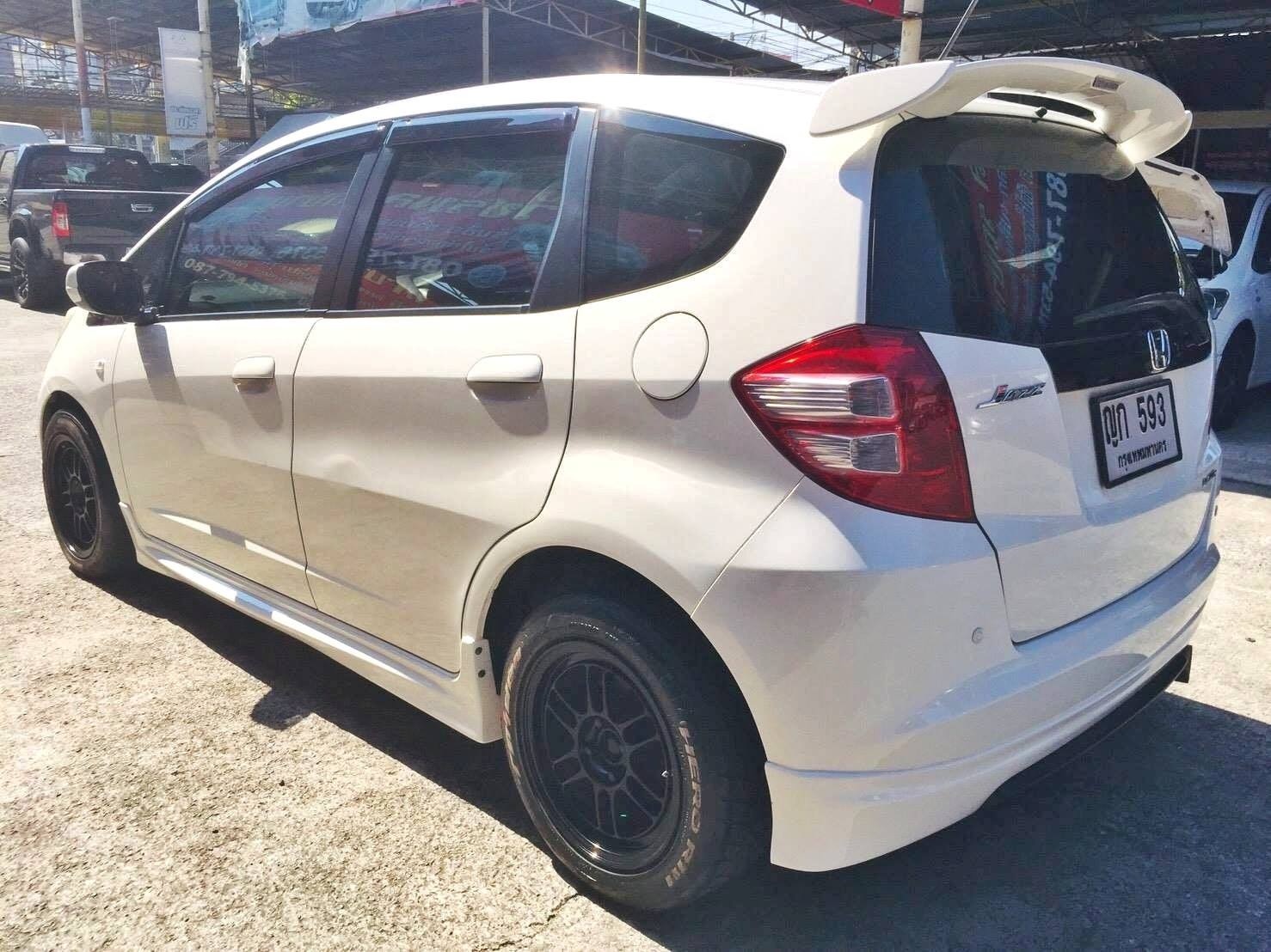 Honda Jazz GE ปี 2011 สีขาว (รูปที่ 3)
