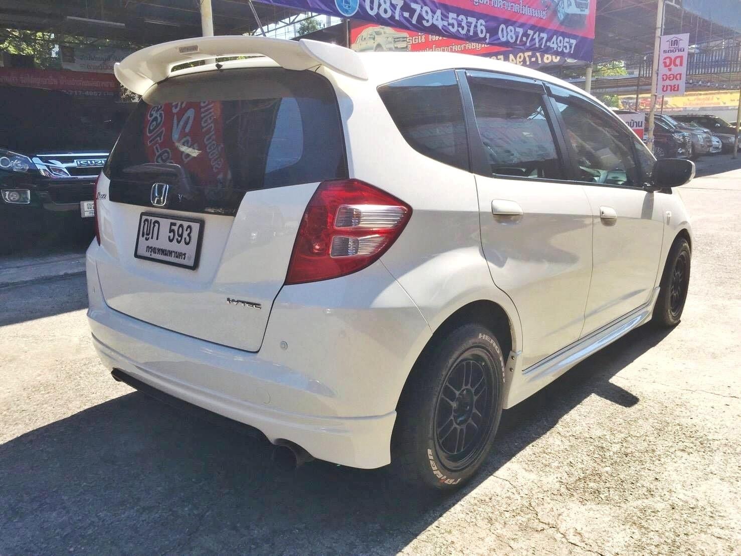 Honda Jazz GE ปี 2011 สีขาว