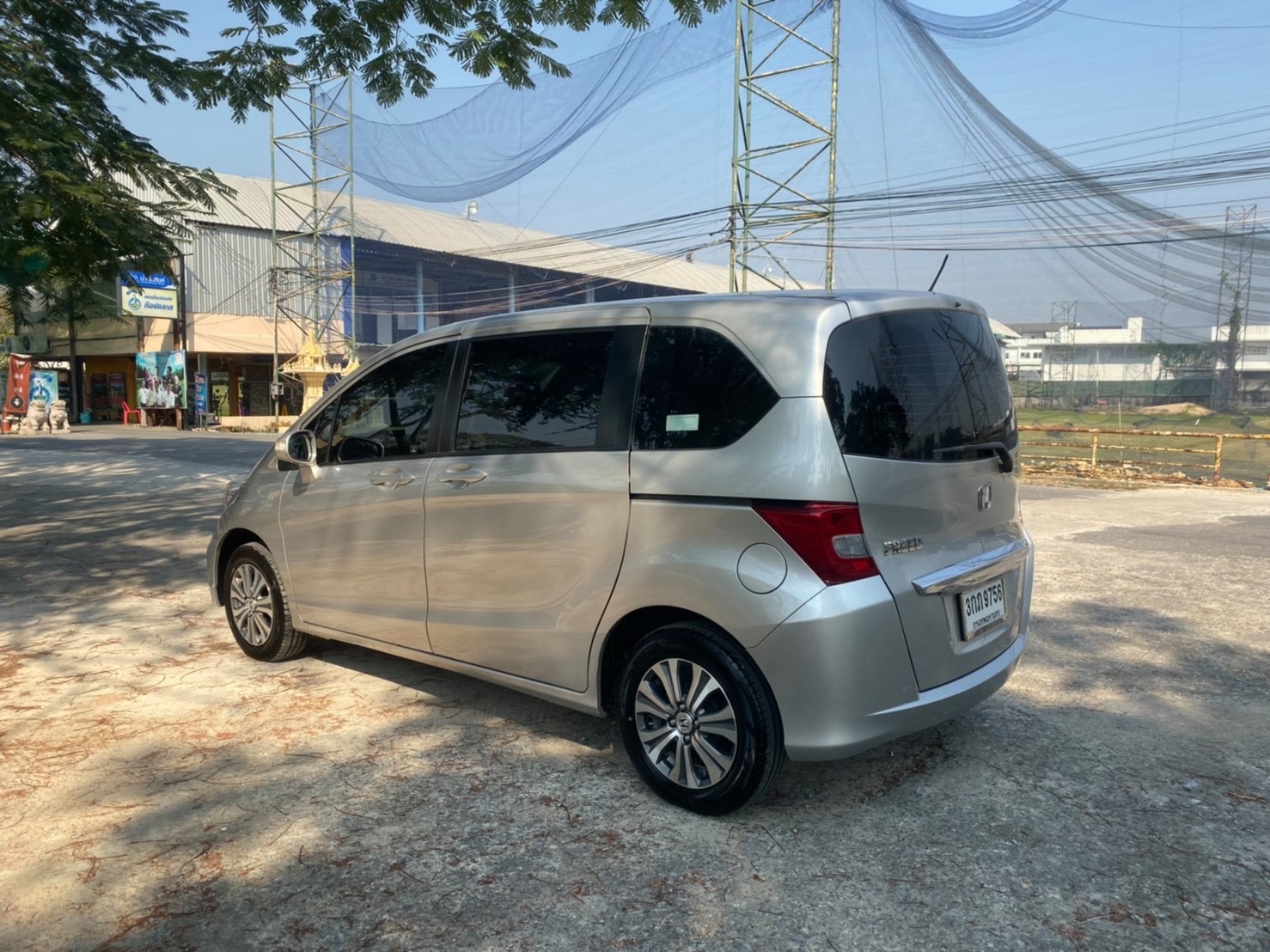 Honda Freed ปี 2014 สีเทา (รูปที่ 4)
