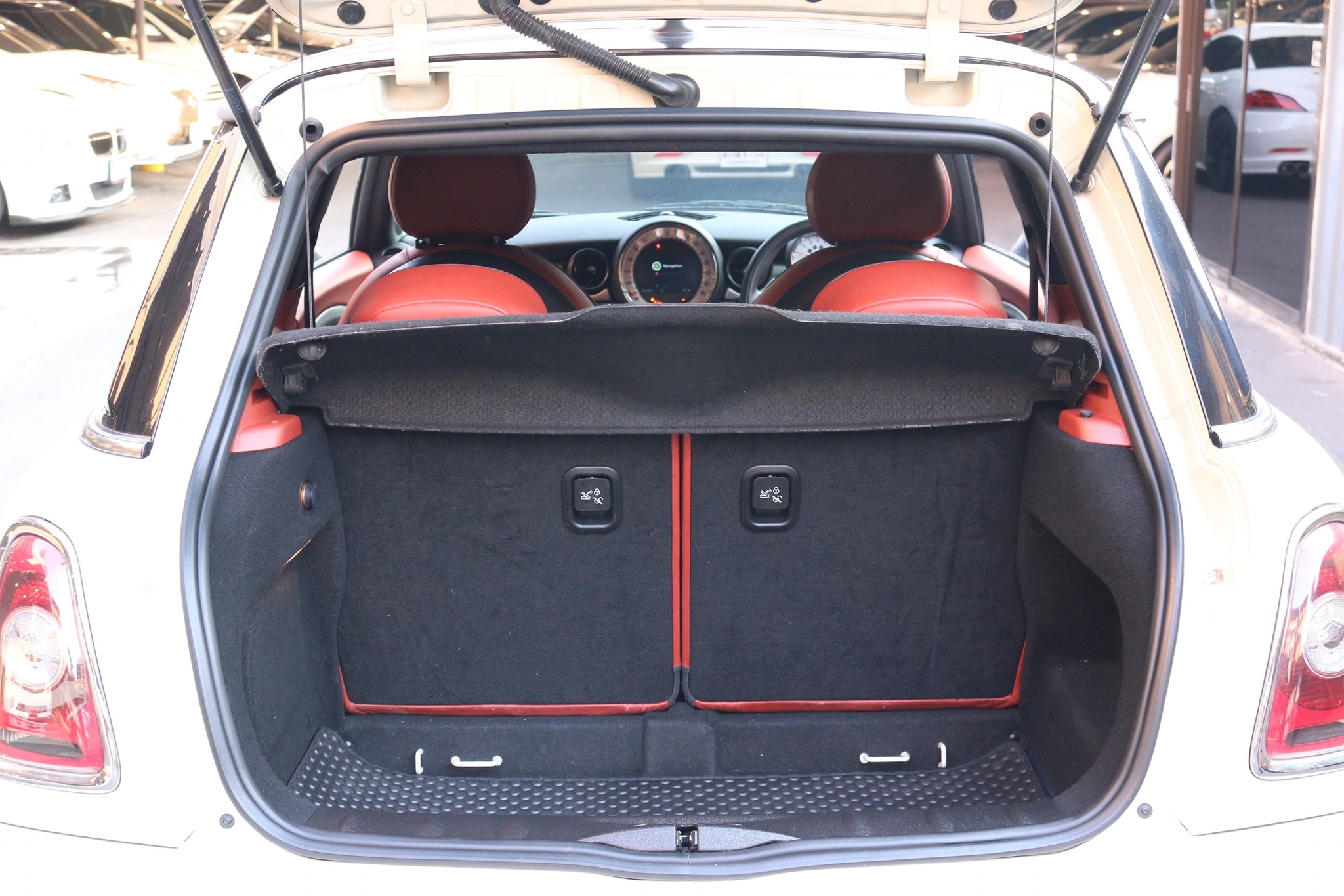 Mini Hatch (Cooper) Gen2 R56 ปี 2008 สีขาว (รูปที่ 23)