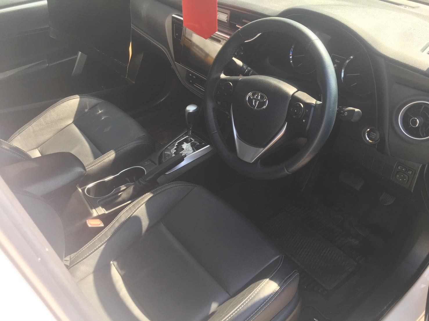 Toyota Corolla Altis ไมเนอร์เชนจ์ 17-19 ปี 2018 สีขาว